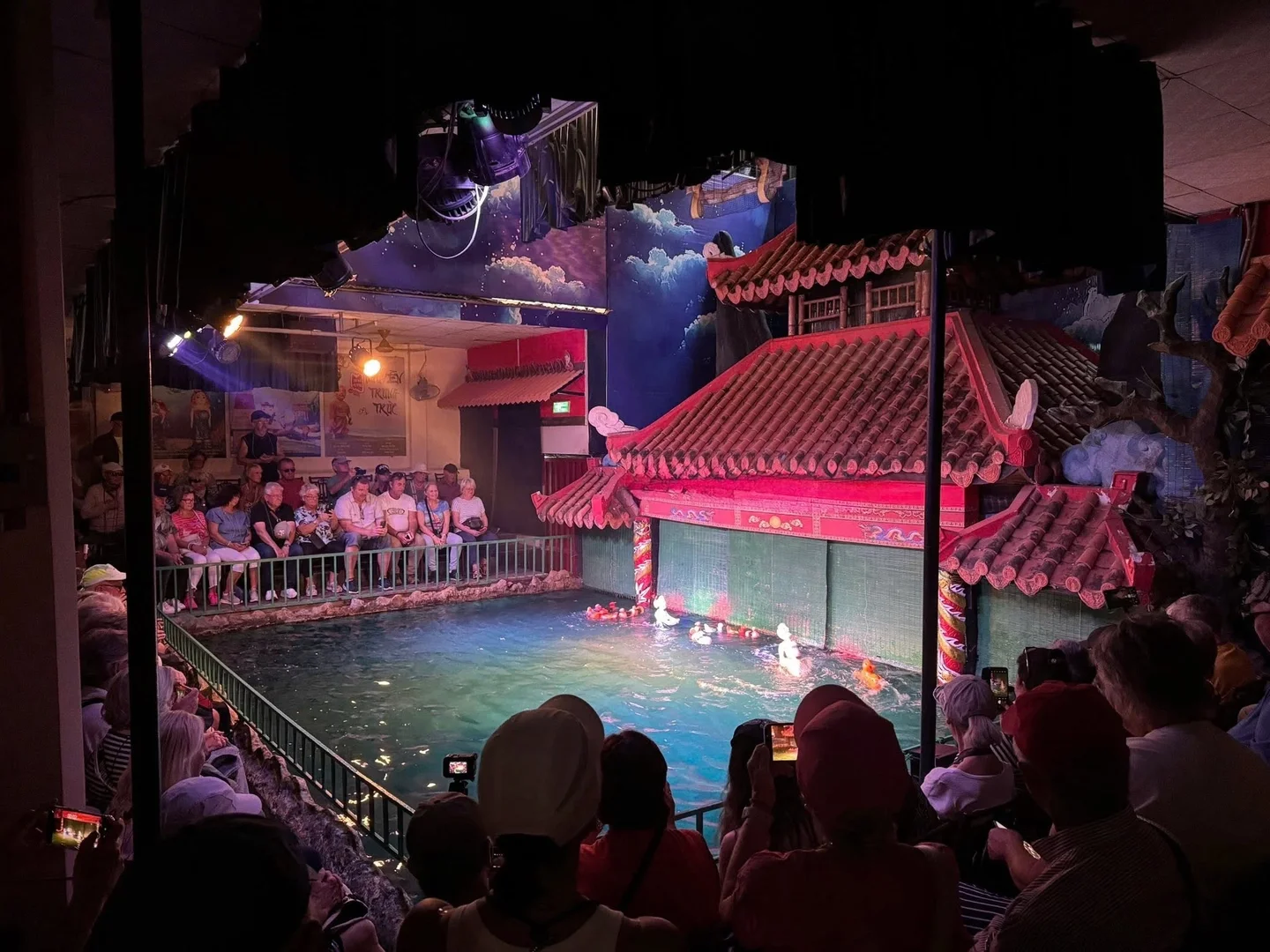 Show cho khách quốc tế